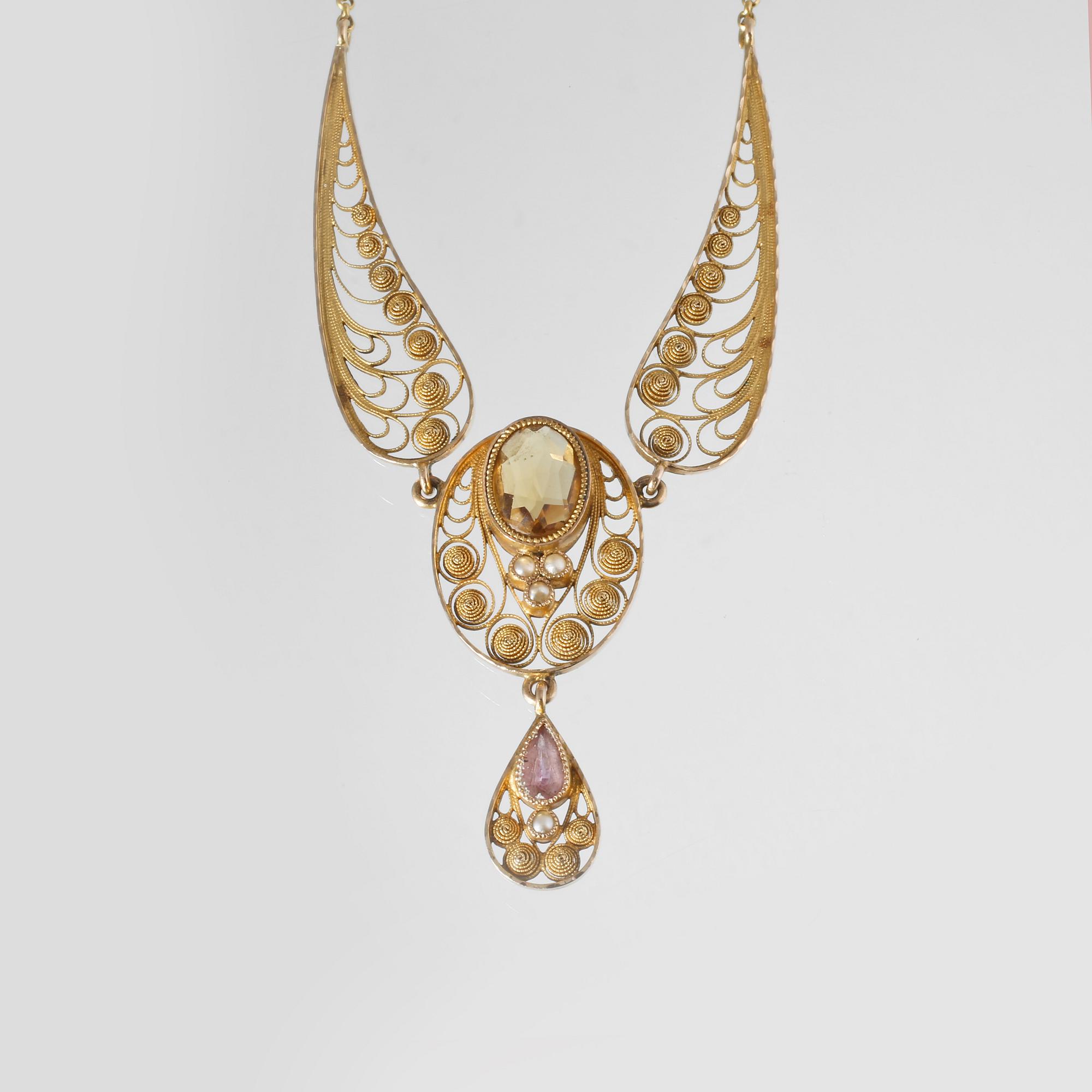 HALSCOLLIER, 18K guld med citrin, 4 orientaliska pärlor samt rosa safir, Gustav Dahlgren & Co, Malmö, 1904. 8,5 gram.