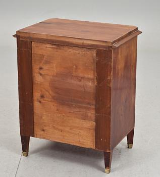 BYRÅ, gustaviansk stil 1800-tal.