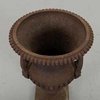 TRÄDGÅRDSURNA, gjutjärn, 1900-tal.