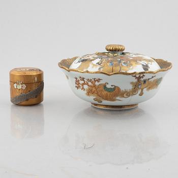 A Japanese porcelain tureen with cover and a lacquer box with cover, early 20th century.