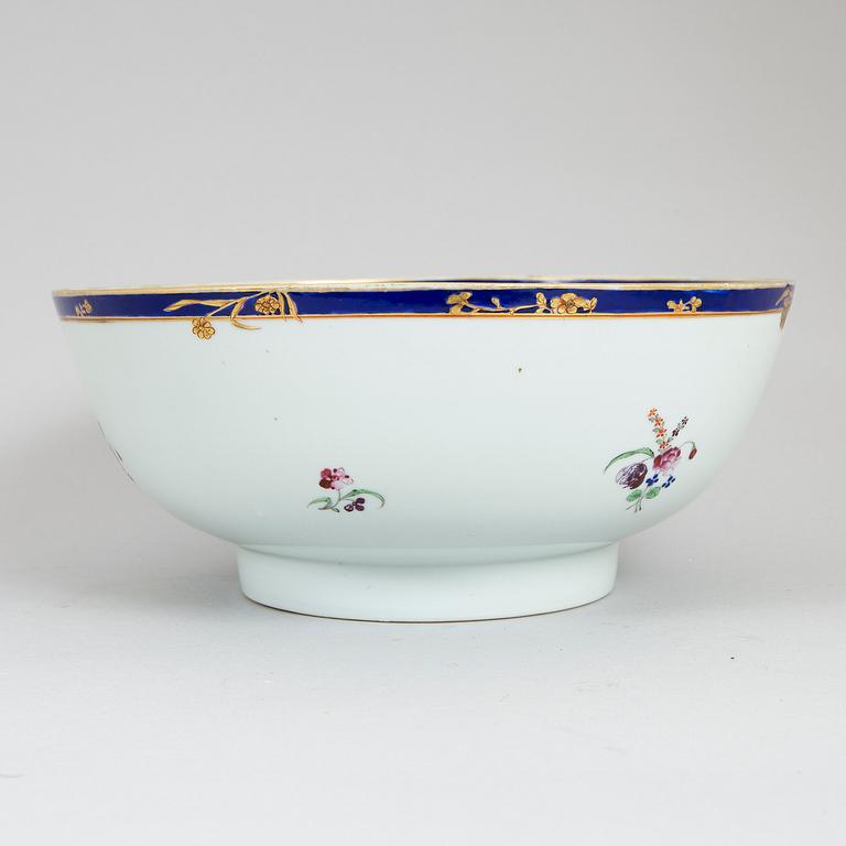 A famille rose punch bowl, Qing dynasty, Qianlong (1736-95).