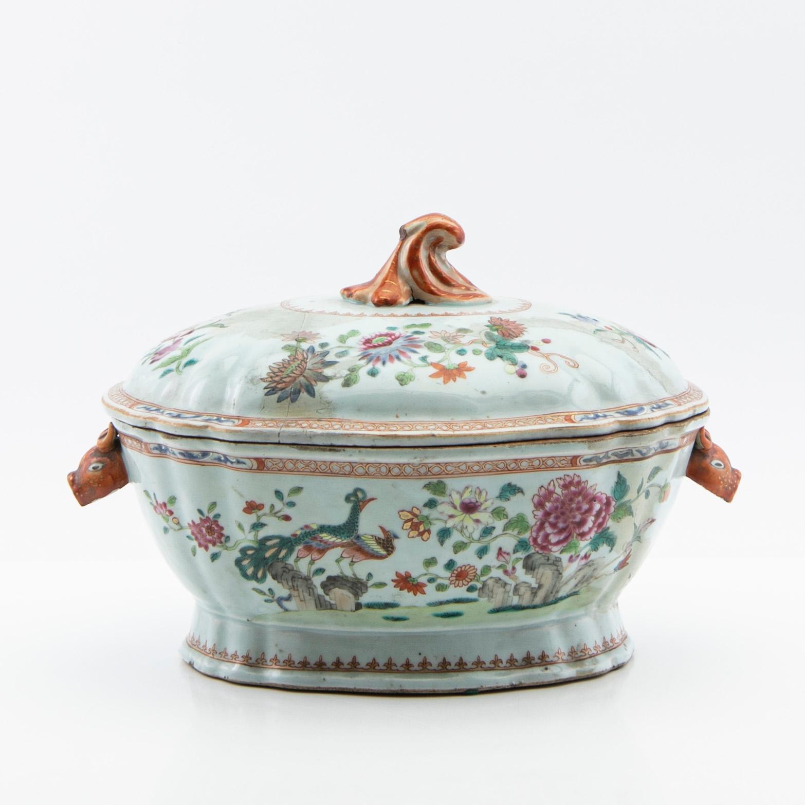 Terrin med lock, kompaniporslin. Qingdynastin, Qianlong (1736-95).