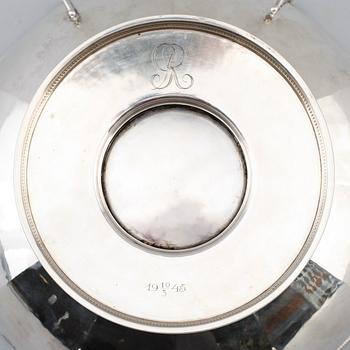 BÅLSKÅL, silver, C G Hallberg, Stockholm 1931. Total vikt 1579 g.