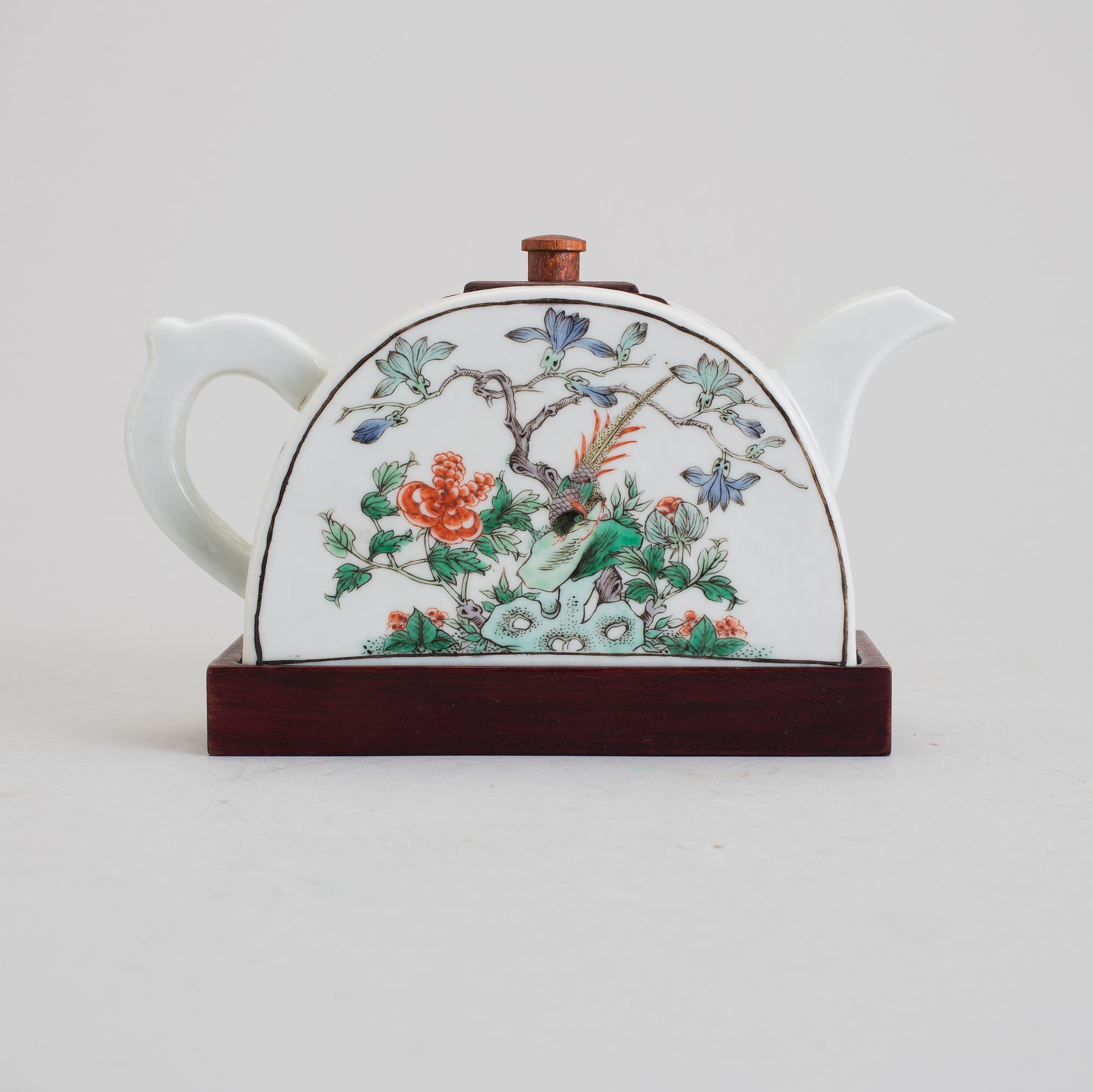 TEKANNA, porslin, Kina, omkring sekelskiftet 1900.