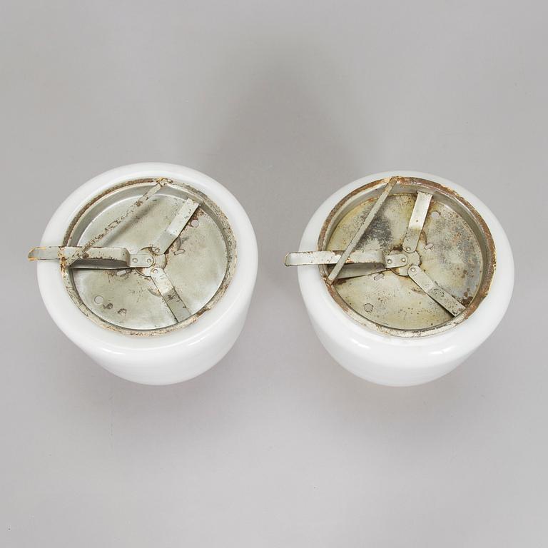 Paavo Tynell, taklampor, ett par, modell 80112-30 Idman 1900-talets mitt.