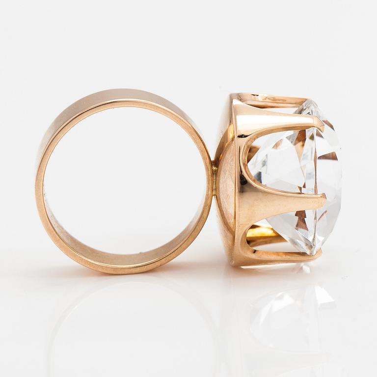 Elis Kauppi, A 14K gold ring with a rock crystal. Kupittaan kulta, Turku 1965.