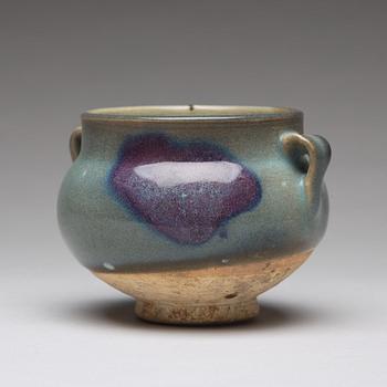 A purple-splashed lavender glazed 'Jun' jar, Song dynasty (960-1279).