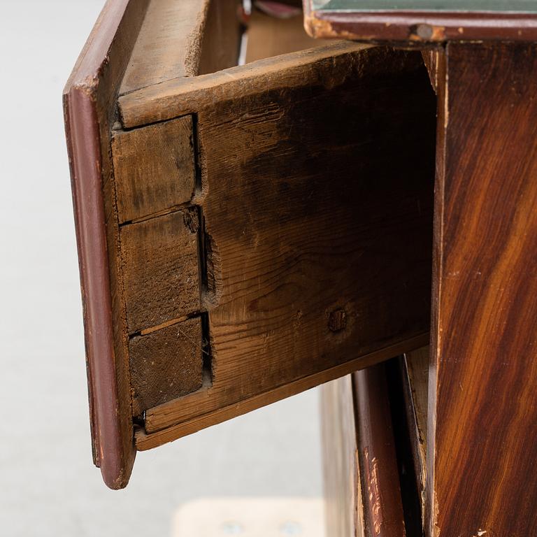 A Swedish corner cabinet, ca 1800.