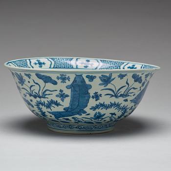 A large blue and white bowl, Ming dynasty (1368-1644).