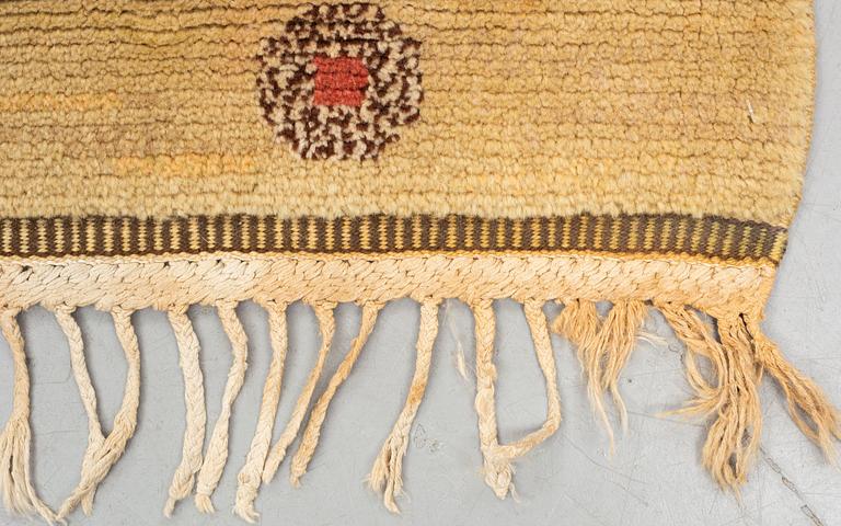 Märta Måås-Fjetterström, a carpet, "Tusenskönan" ("Bellis"), knotted pile, ca 206,5-208,5 x 111-115 cm, signed AB MMF.