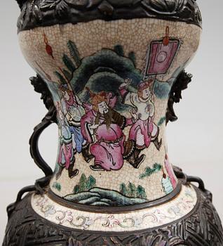 GOLVVASER, 2 st, porslin, Japan, 1900-tal.