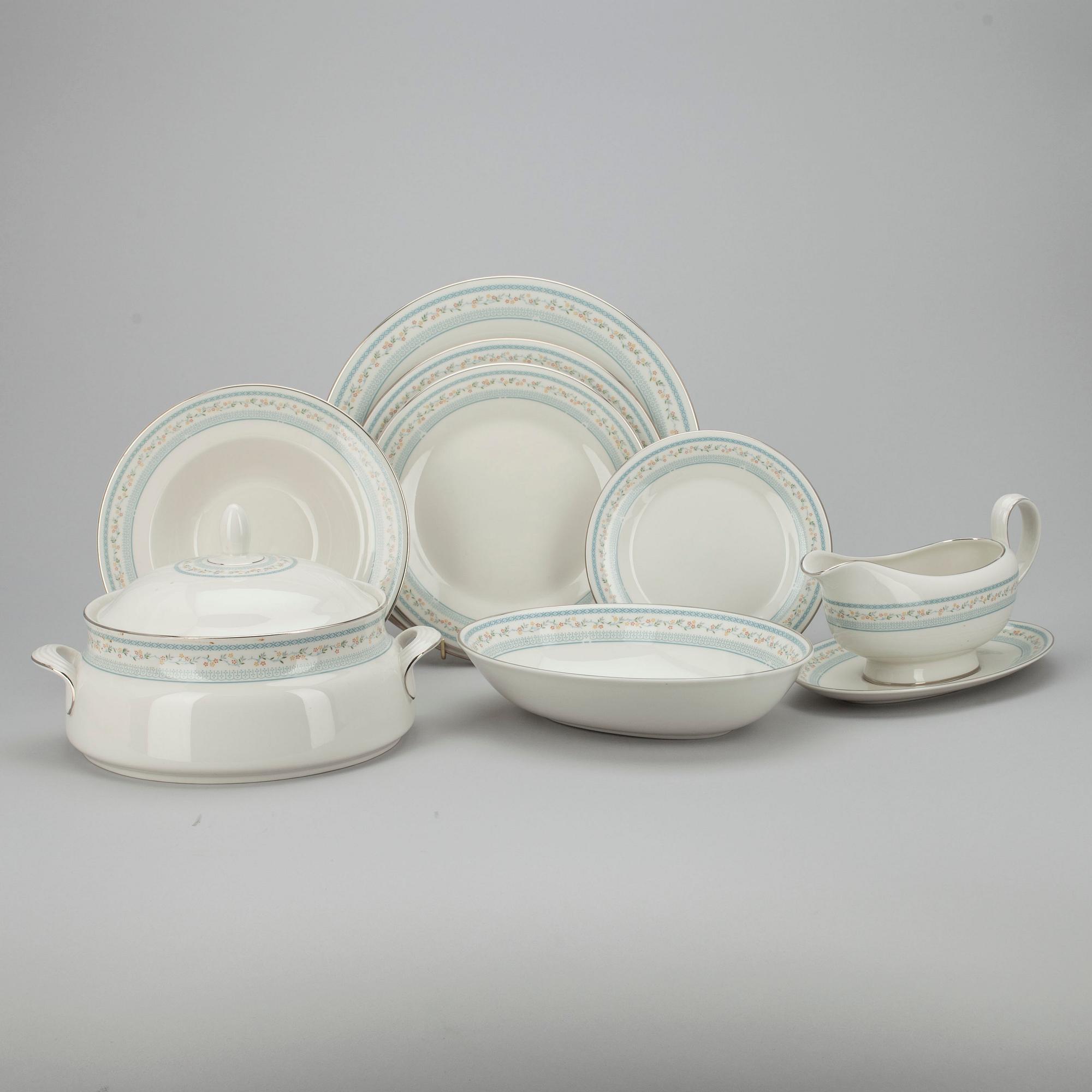 SERVIS, 43 delar, porslin, Royal Doulton, "Floral Garland", England 1978.