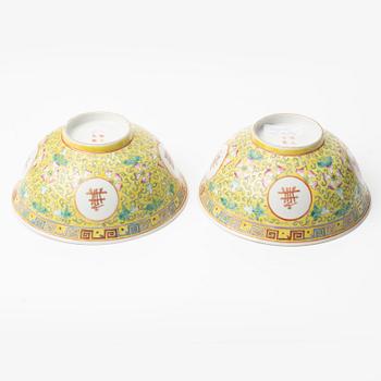 Skålar, två stycken. Kina, tidigt 1900-tal med Guangxus märke.