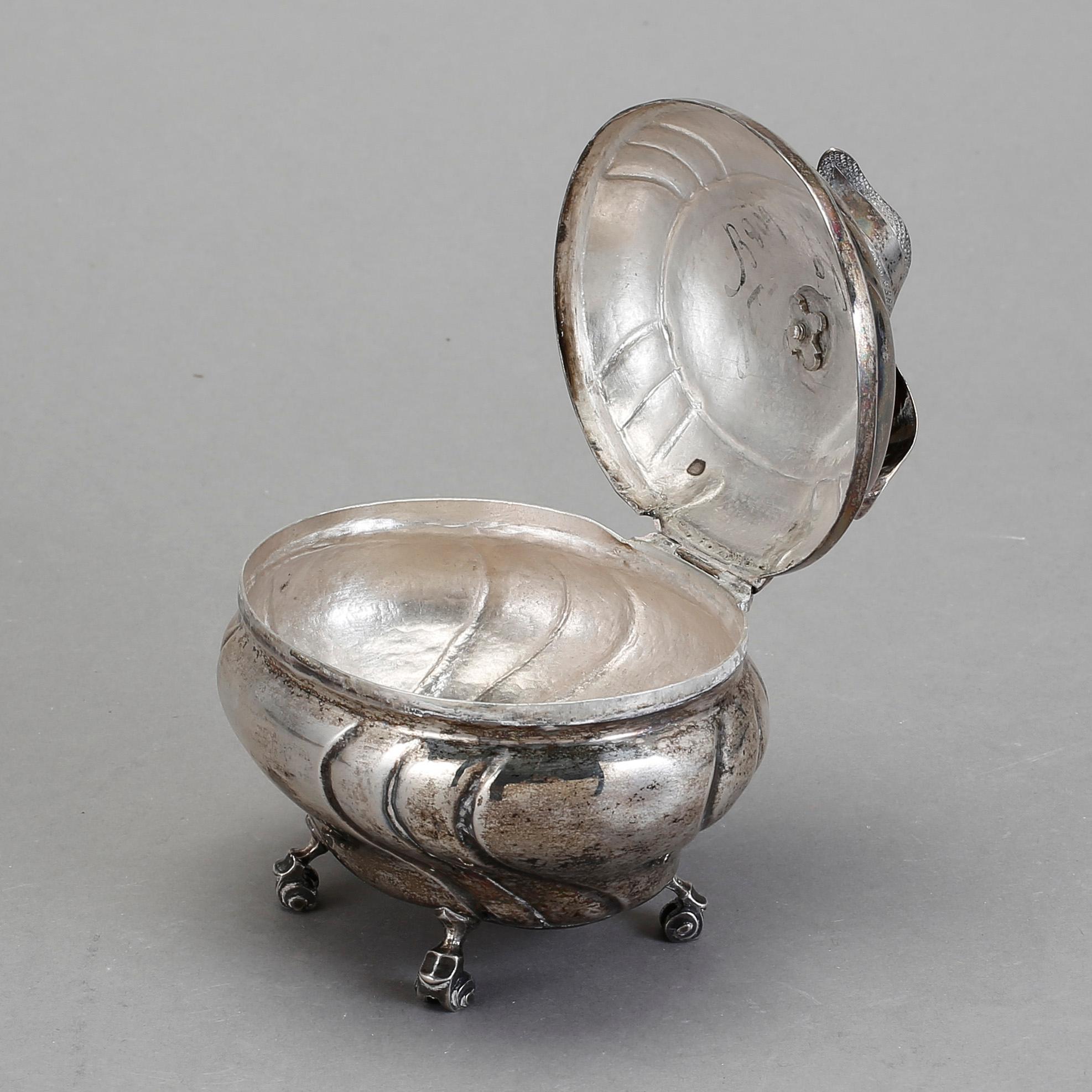 SOCKERSKRIN, silver, Johan Ascher, Växjö 1762.Total vikt 227 cm. Senbarock/Rokoko.