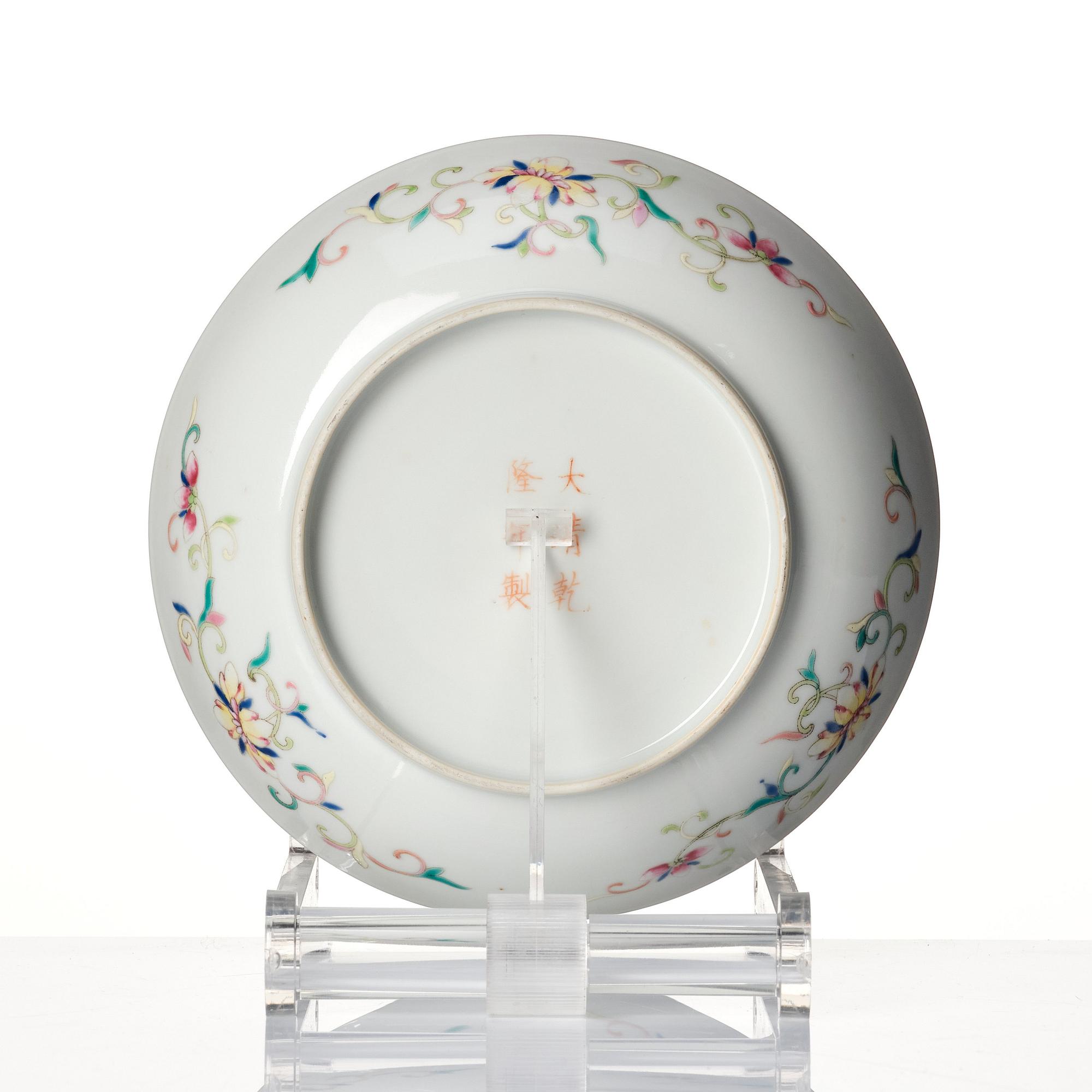 A dragon dish, late Qing dynasty/Republic.