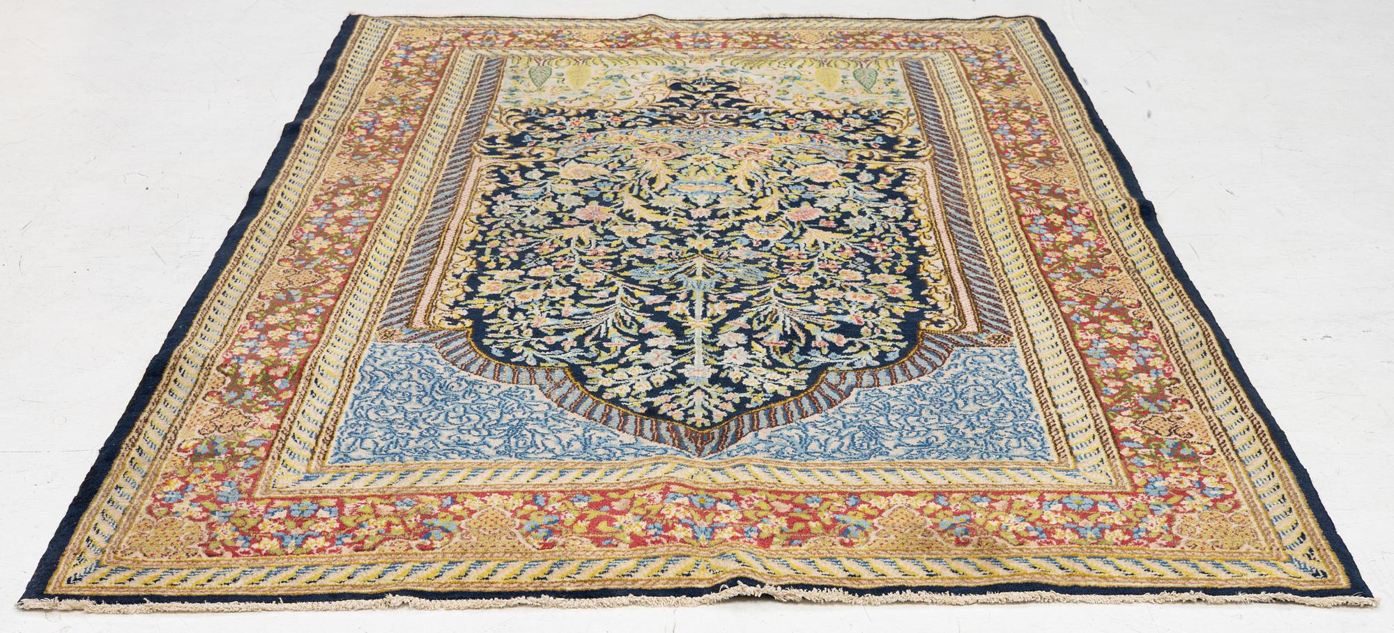 Matta, Kirman, ca 246 x 152 cm.