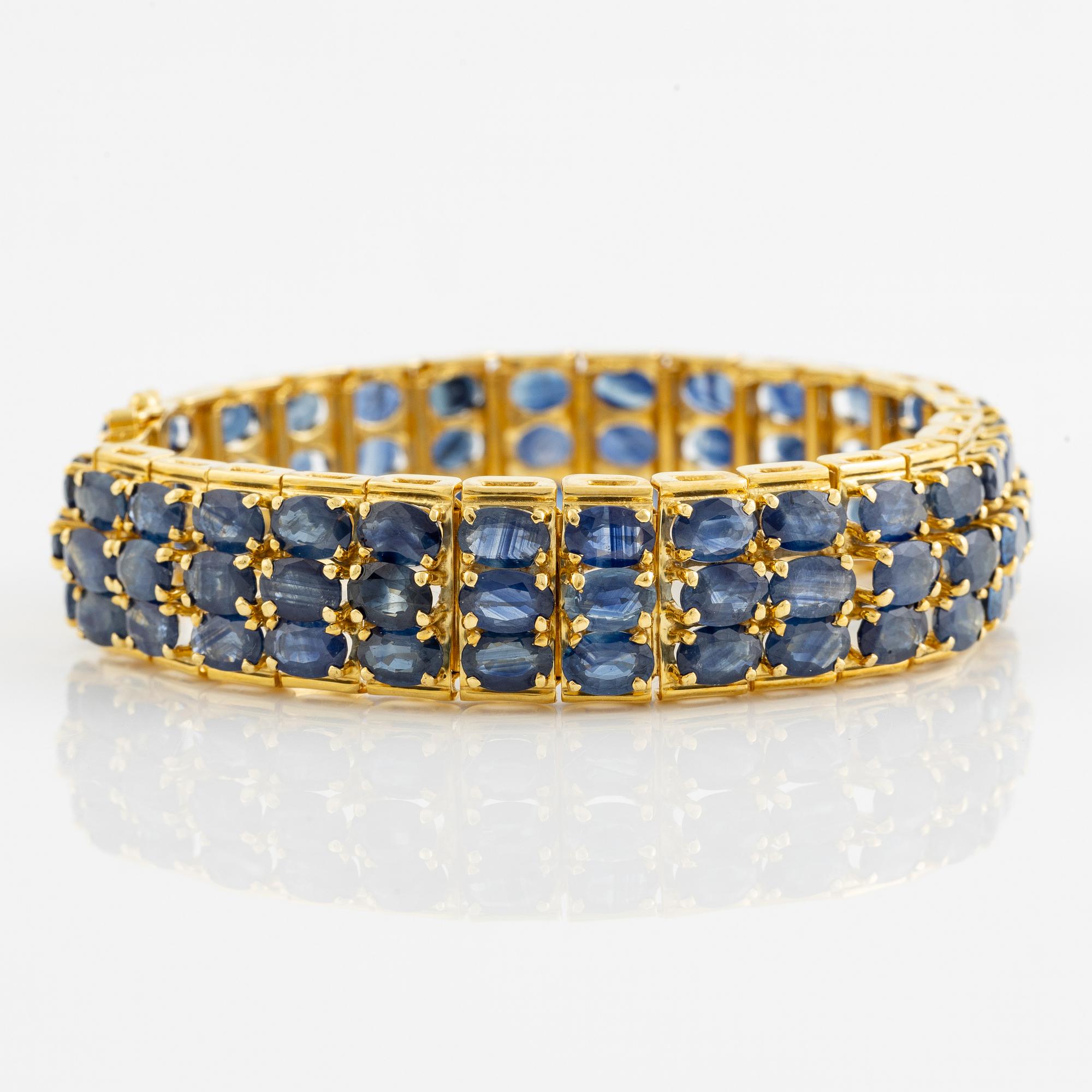 Bracelet 18K gold three rows of oval faceted sapphires.