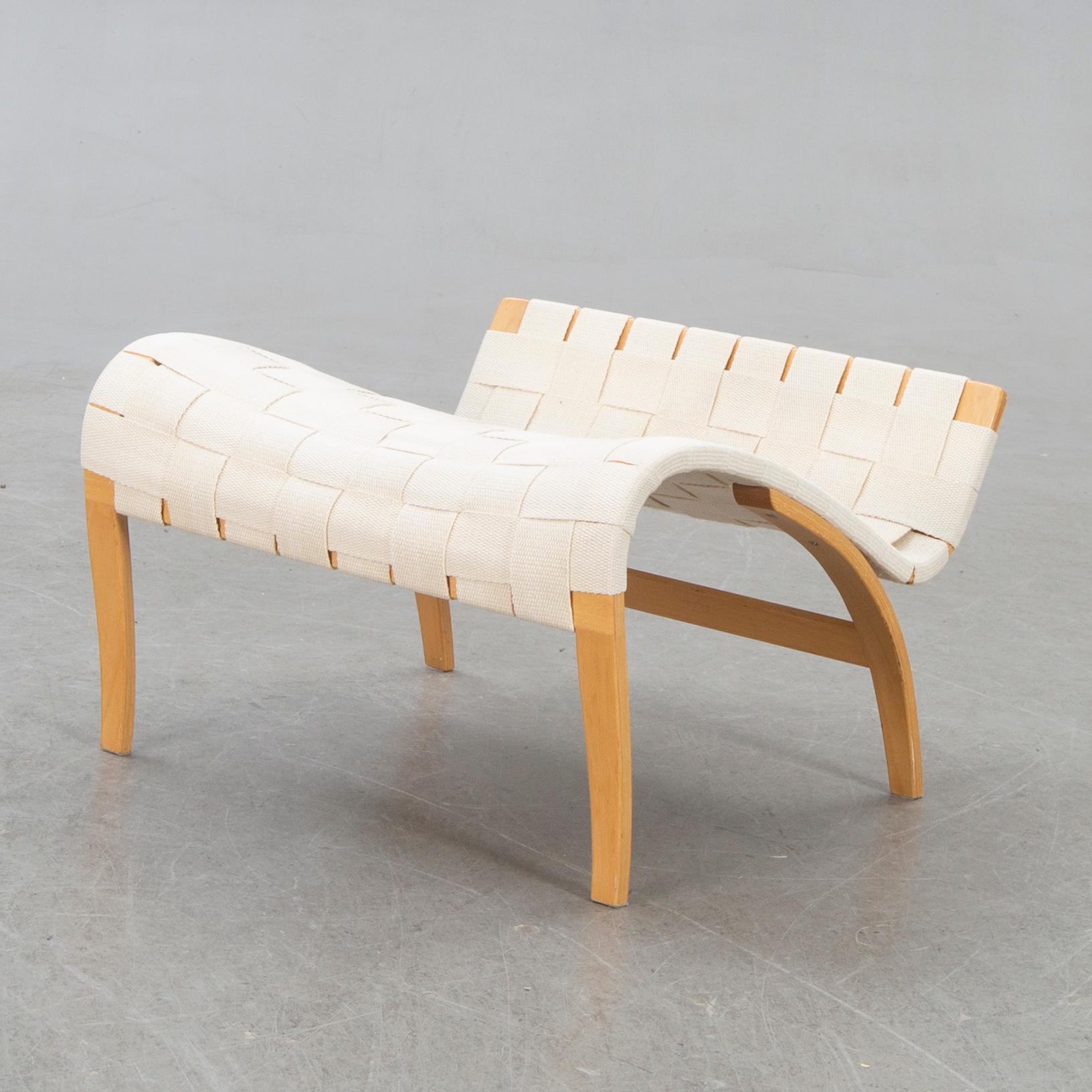 Bruno Mathsson, fotpall, "Pernilla".