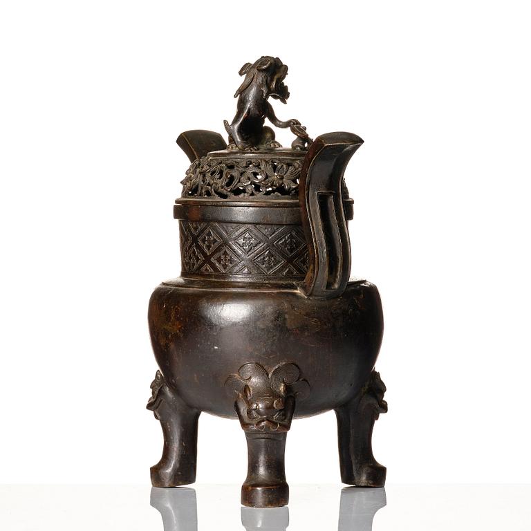 A large bronze censer, Ming dynasty (1368-1644).