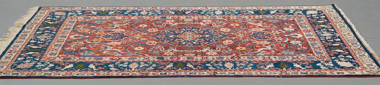 Matto, semi-antique Esfahan, ca 213 x 151 cm (as well as 1-2 cm flat weave at one end).