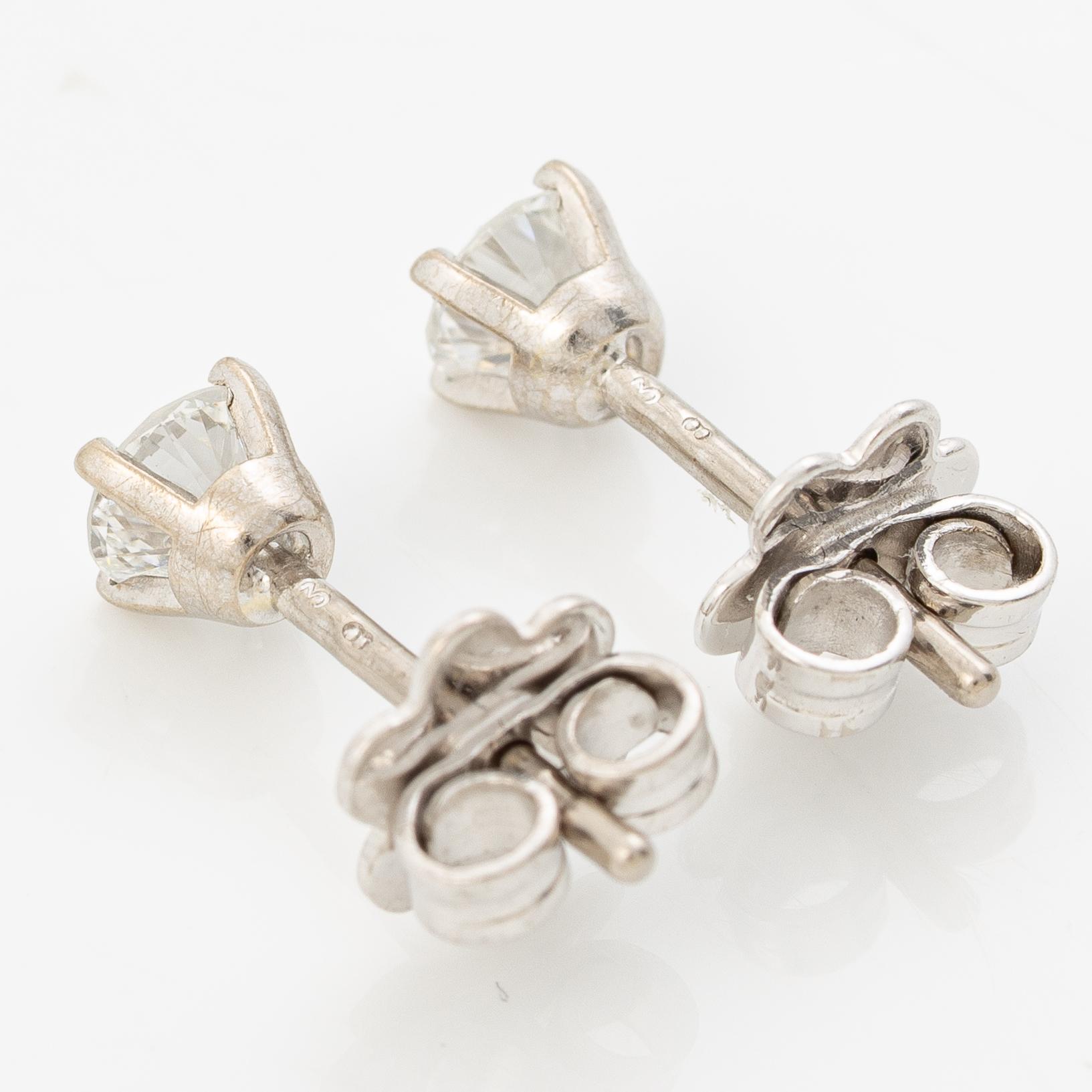 Earrings, Strömdahls, 18K white gold with round brilliant-cut diamonds, total approx. 0.38 ct.