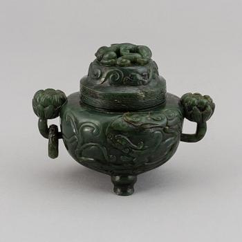 A Chinese bowenite/serpentine censer with cover, first half of 20th Century.