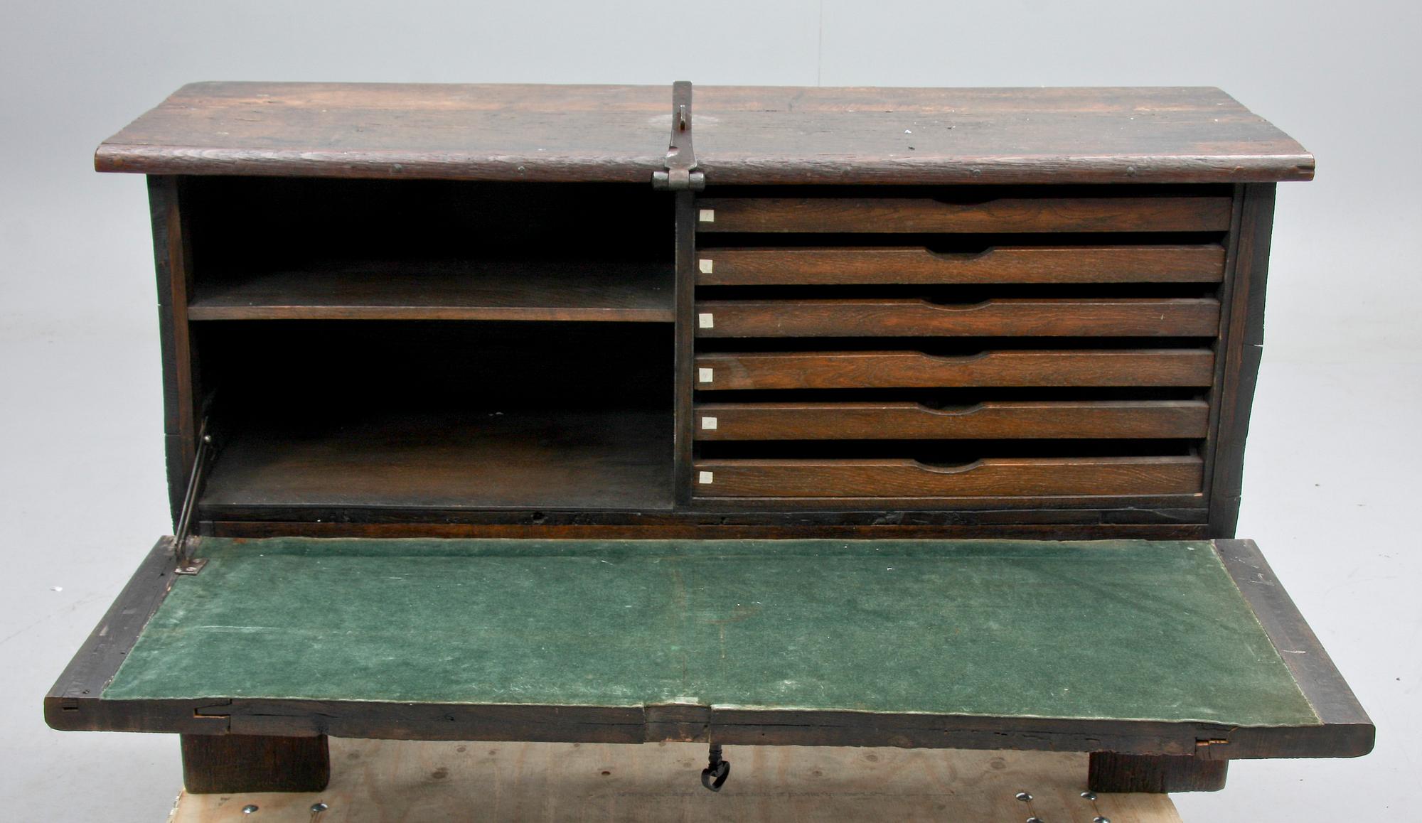 KISTA/SCHATULL, ek, delvis 1700-tal. Sydeuropa.