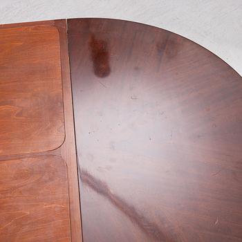 Dining table, Gustavian style, 6 extension leaves, 20th century.