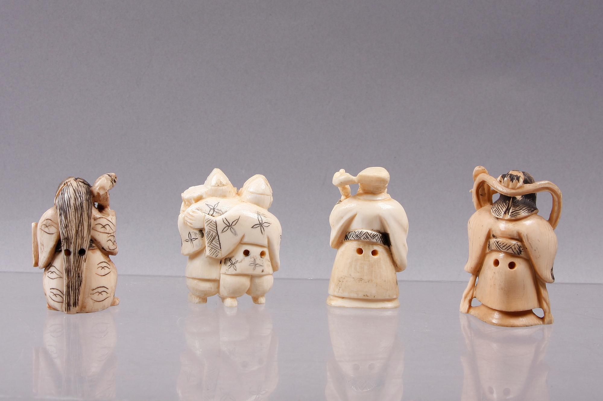 NETSUKE, 4 st, ben, Japan, 1900-tal.