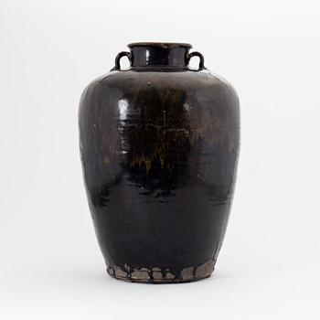 A large Chinese ceramic wine jar of Henan style, 19th Century or older.