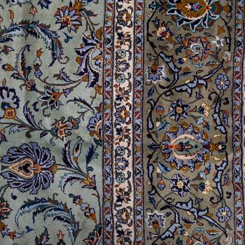 A carpet, an old Kashan, ca 554,5 x 351,5-358 cm, an inscription: Kashan Tavasoli.