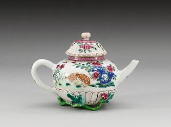 A famille rose teapot with cover, Qing dynasty, Yongzheng (1723-35).