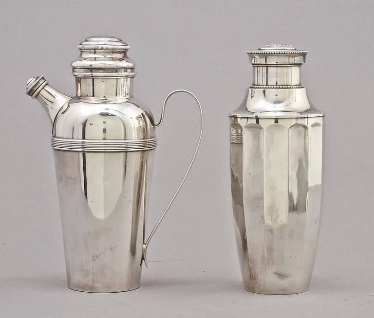 SHAKERS, 2 st, vitmetall, GAB samt Danmark, 1900-tal.