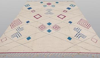 An oriental carpet, ca 325 x 218 cm.