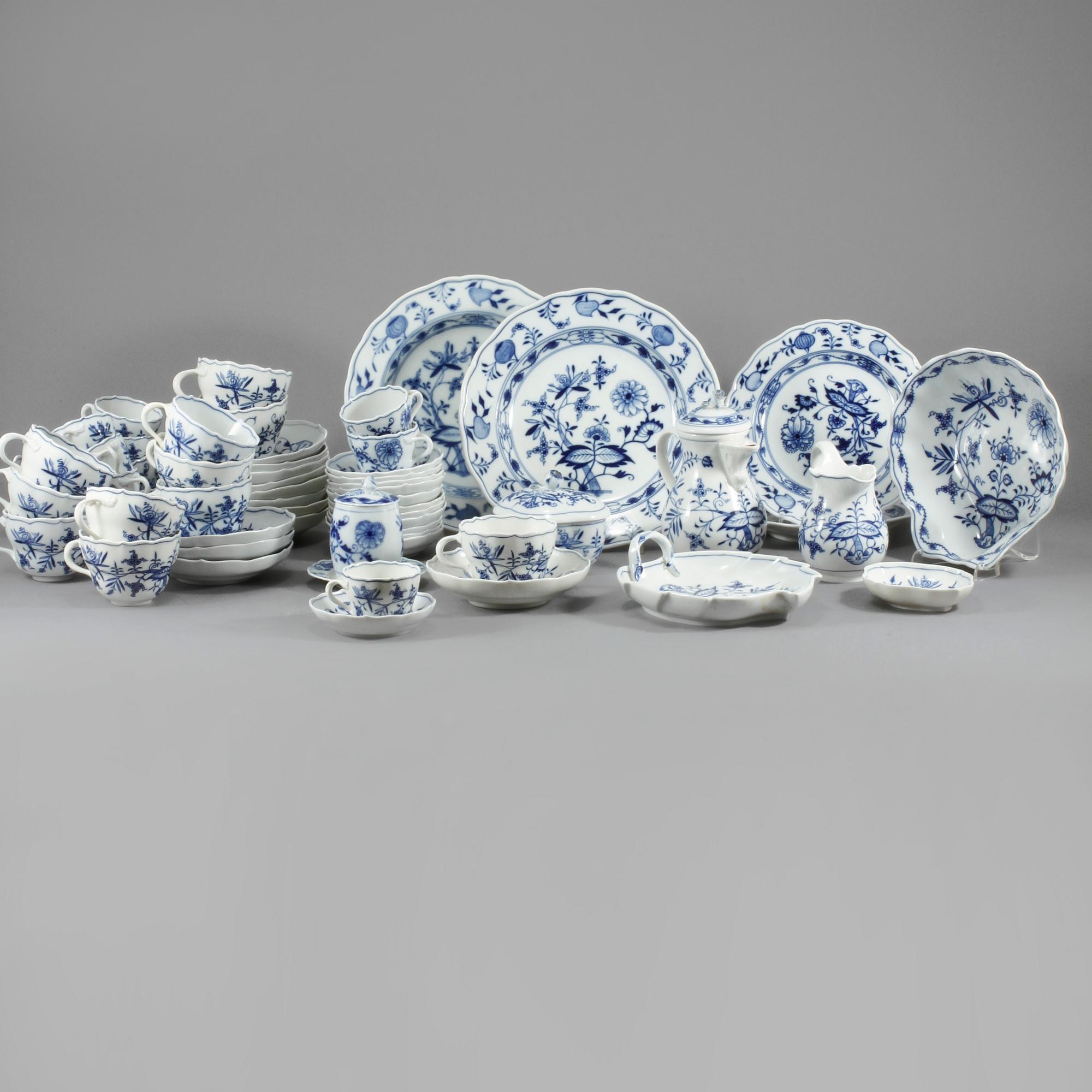 SERVISDELAR, 34 delar, porslin, "Lökmönstret", Meissen, 1900-talets andra hälft.