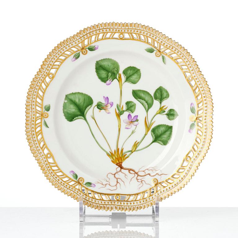 Gallerkorg med fat, porslin. 'Flora Danica', Royal Copenhagen, Denmark, 1900-tal.