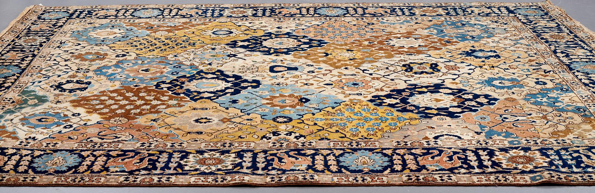 MATTA, semiantik Täbris, ca 359,5 x 281 cm.