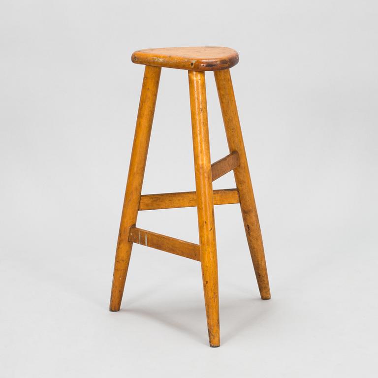 Ilmari Tapiovaara, a late 1940's 'Elli' stool for Keravan Puuteollisuus.