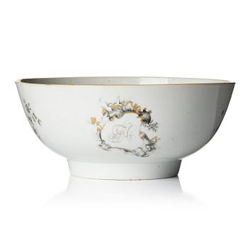 1055. A grisaille decorated punch bowl, Qing dynasty, 18th century.