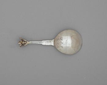 A Scandinavian 17th century parcel-gilt spoon, unmarked.