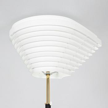 Alvar Aalto, golvlampa A 805 "Änglavinge", Artek, 2000-tal.