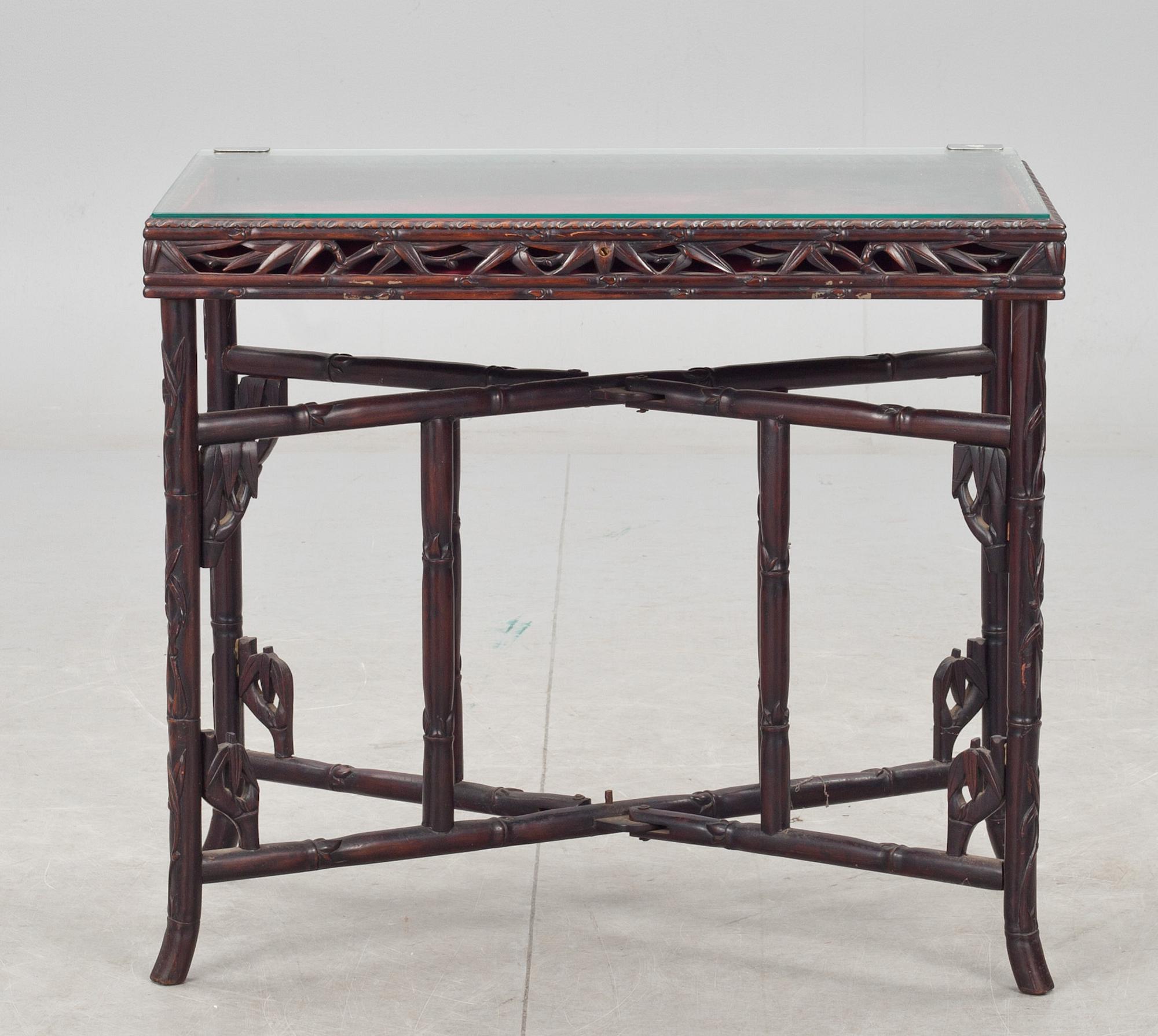 MONTERBORD, kinesiserande. Omkring 1900.