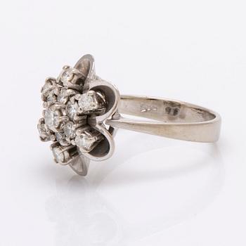 Ring 14K whitegold 13 brilliant-cut diamonds approx 0,40 ct in total.