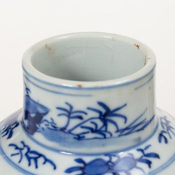 Bojan samt vas, porslin, Kina, Qingdynastin, 1800-tal.