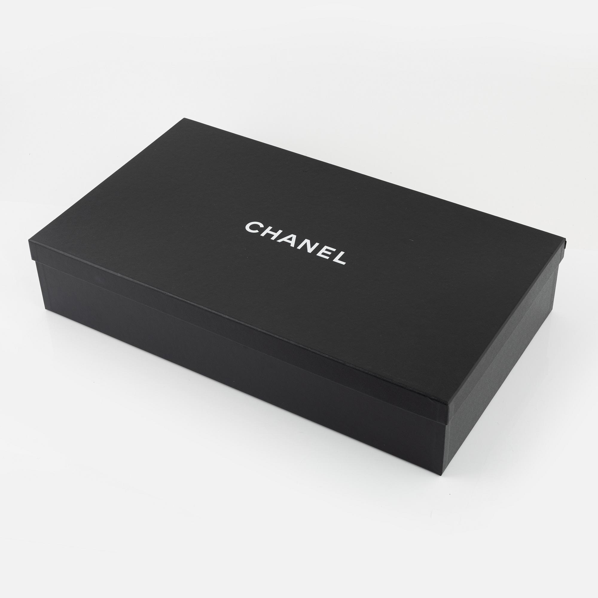 Chanel, a pair of sequin high boots, size 37.