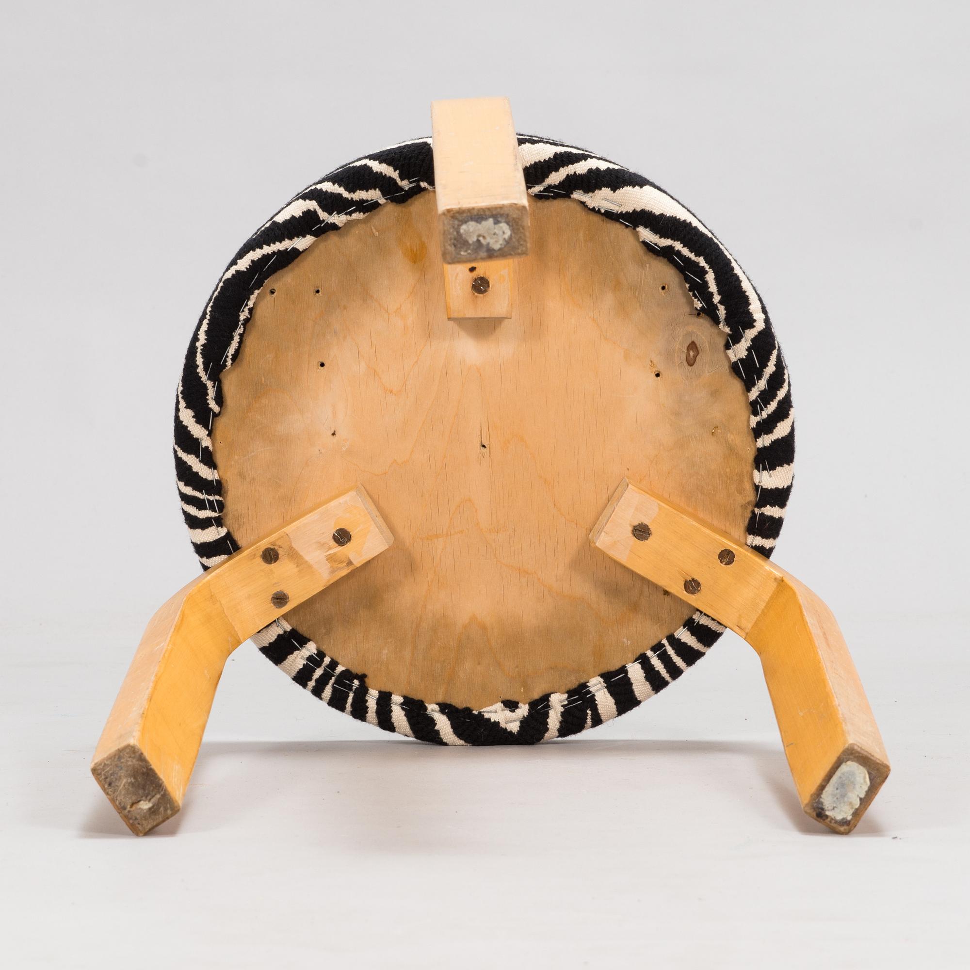 Alvar Aalto, jakkara, malli 60, Artek 1960/1970-luku.