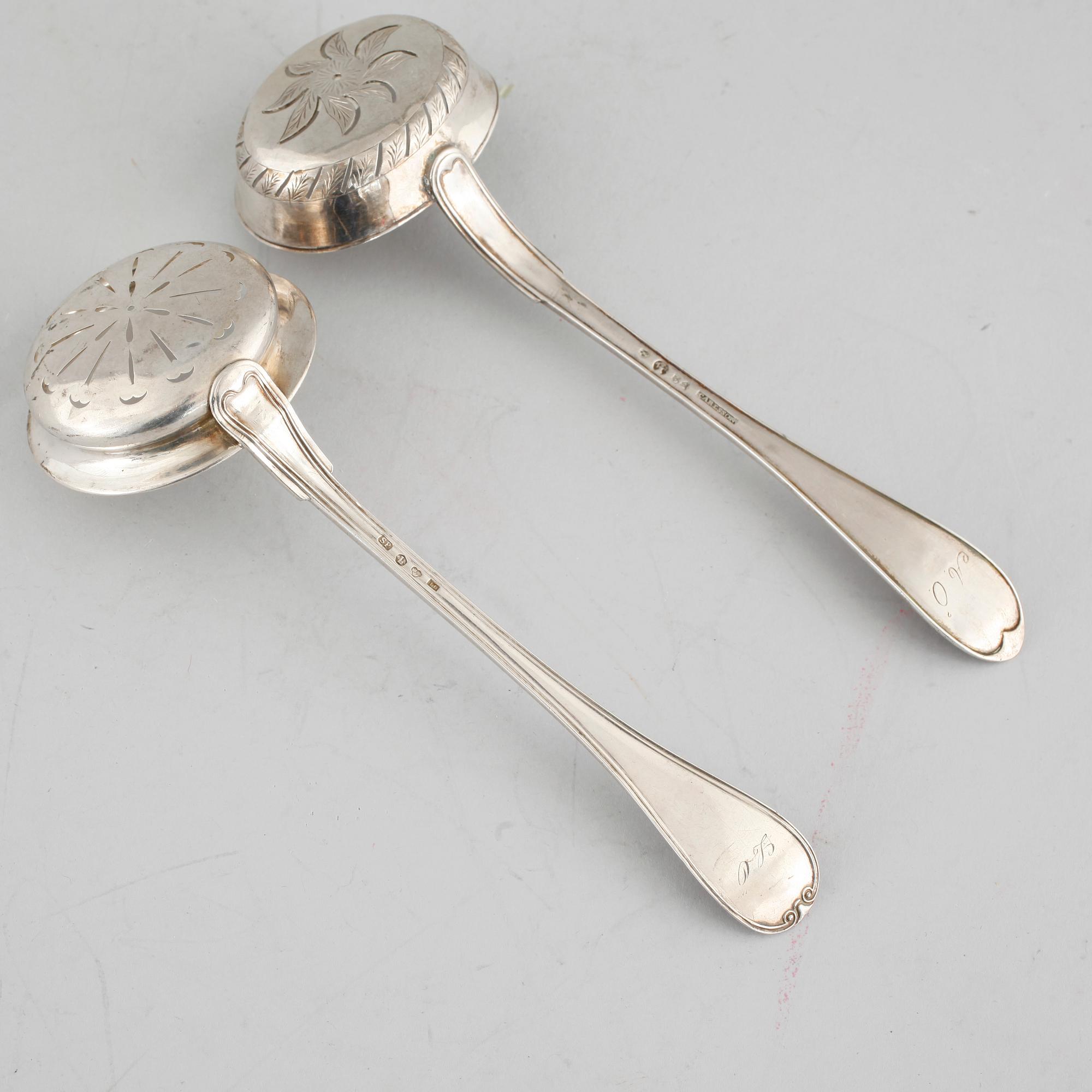 SKEDAR, 24 st, SAMT SOCKERSTRÖARE, 2 st, liknande delar av modell Gammal fransk, 1800-tal. Vikt 648 gram.