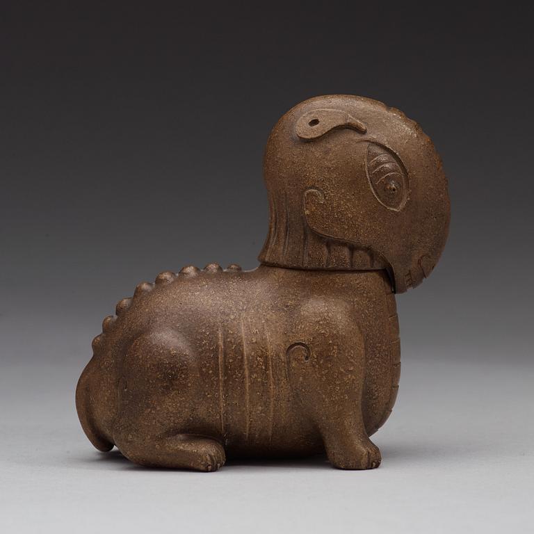 KÄRL med LOCK, yixinggods. Qingdynastin, troligen 1700-tal. Bär märkning.