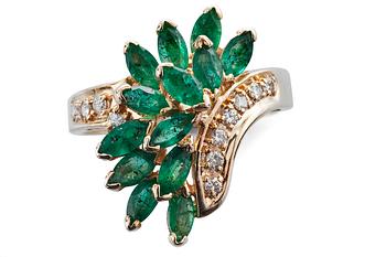 146. AN EMERALD RING.