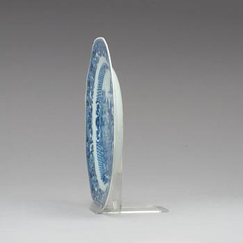 A set of 12 blue and white dishes, Qing dynasty, Qianlong (1736-95).